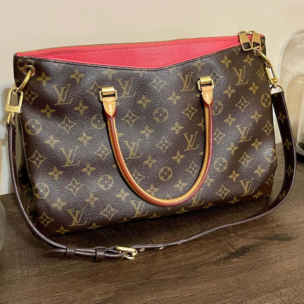 Louis Vuitton Pallas MM